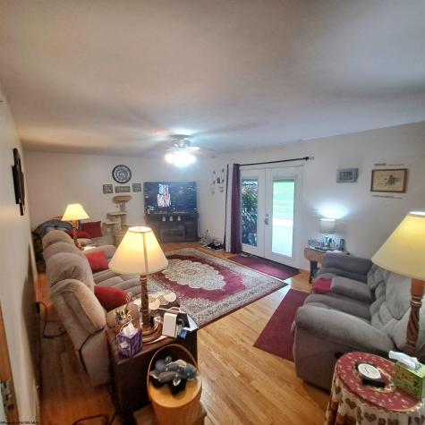 250 Deerfield Circle Kingwood WV 26537