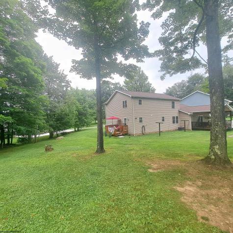 250 Deerfield Circle Kingwood WV 26537