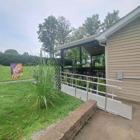 250 Deerfield Circle Kingwood WV 26537