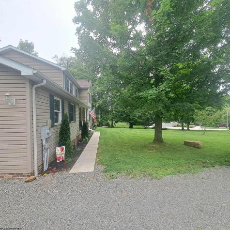 250 Deerfield Circle Kingwood WV 26537