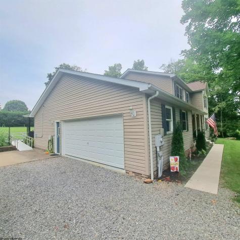 250 Deerfield Circle Kingwood WV 26537