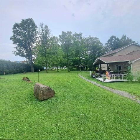 250 Deerfield Circle Kingwood WV 26537