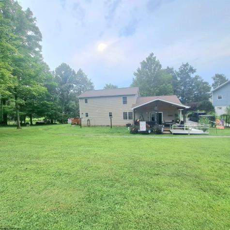 250 Deerfield Circle Kingwood WV 26537
