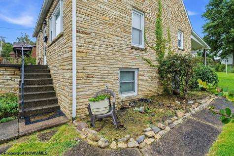406 Thomas Avenue Nutter Fort WV 26301