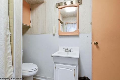 406 Thomas Avenue Nutter Fort WV 26301