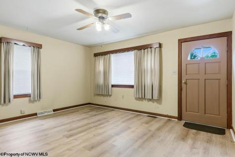 406 Thomas Avenue Nutter Fort WV 26301
