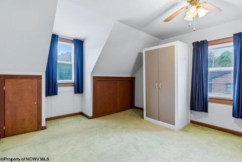 406 Thomas Avenue Nutter Fort WV 26301