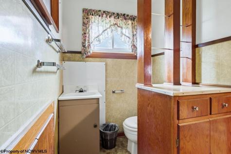 406 Thomas Avenue Nutter Fort WV 26301
