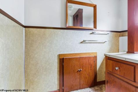 406 Thomas Avenue Nutter Fort WV 26301