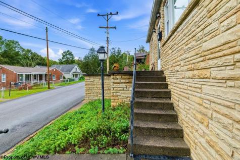 406 Thomas Avenue Nutter Fort WV 26301