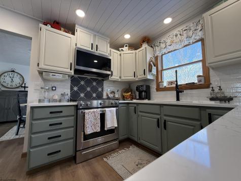 280 Deerfield Circle Kingwood WV 26537