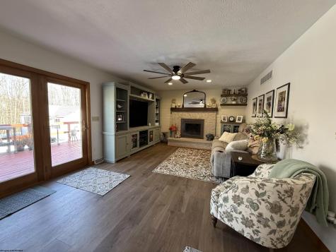 280 Deerfield Circle Kingwood WV 26537