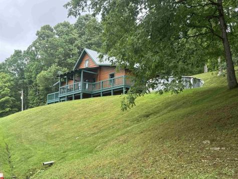 52 Kearns Road Bristol WV 26426