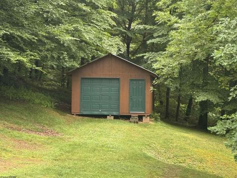52 Kearns Road Bristol WV 26426