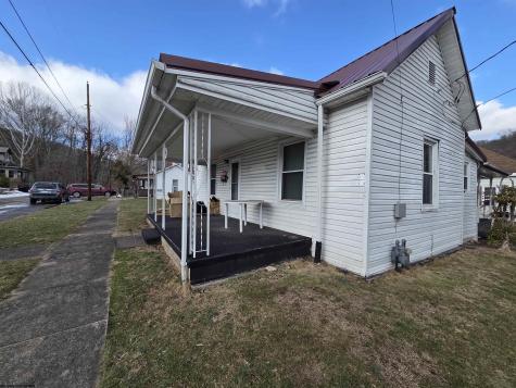 204 W 7th Street Weston WV 26452