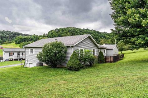 113 Joe's Drive Fairview WV 26570