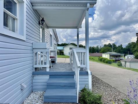 1617 Crestmont Circle Fairmont WV 26554