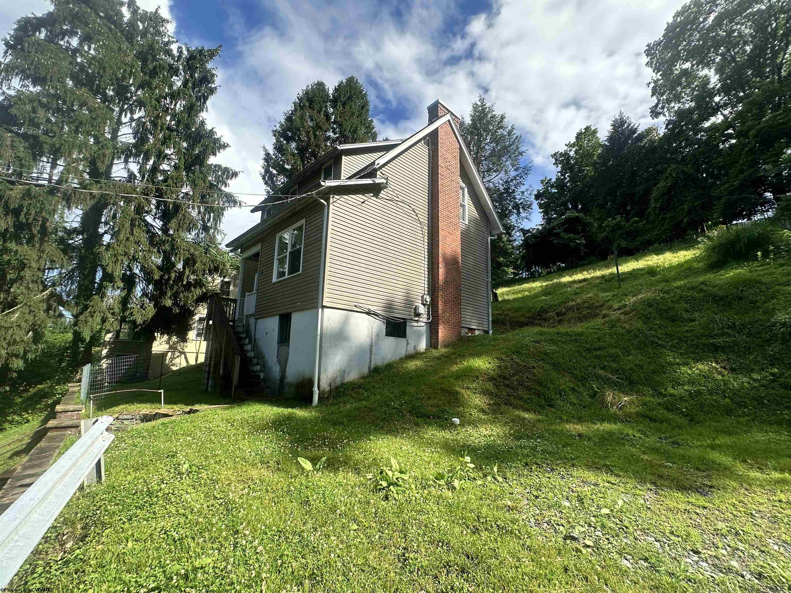 8 Hillside Drive Fairmont WV 26554-0901