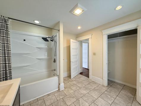 322 Harrison Street Clarksburg WV 26301