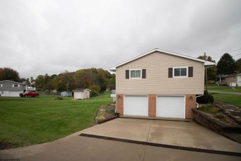 1115 Deerfield Drive Fairmont WV 26554