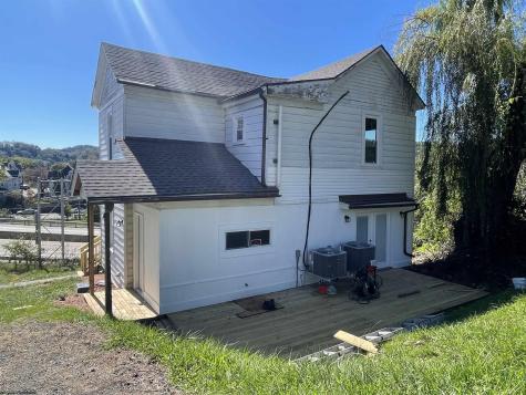 148 Jackson Avenue Clarksburg WV 26301