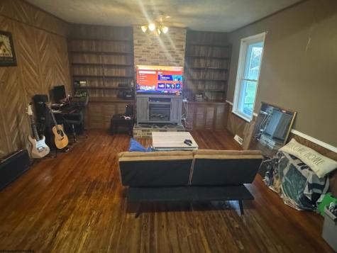 412 Center Street Shinnston WV 26431