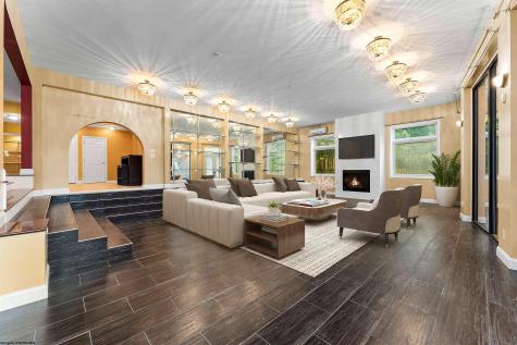 2081 Lakeside Estates Morgantown WV 26508