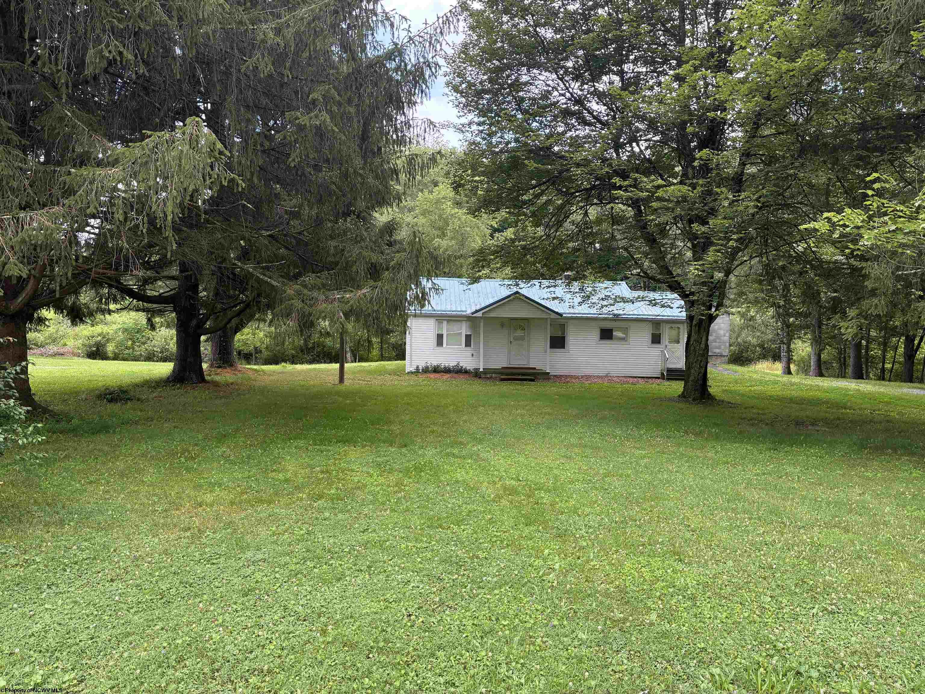 2906 Gladesville Road Independence WV 26374