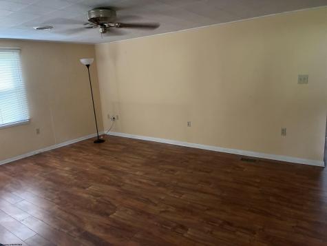 2906 Gladesville Road Independence WV 26374