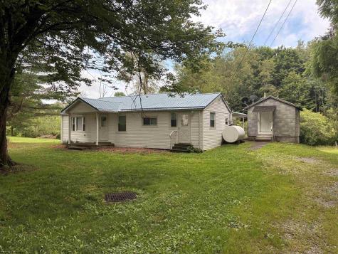 2906 Gladesville Road Independence WV 26374