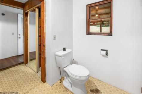 7816 Husky Highway Mannington WV 26582