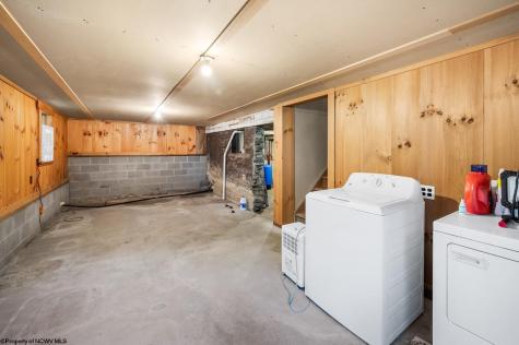 7816 Husky Highway Mannington WV 26582