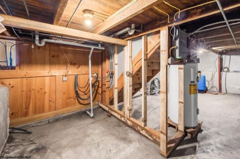 7816 Husky Highway Mannington WV 26582