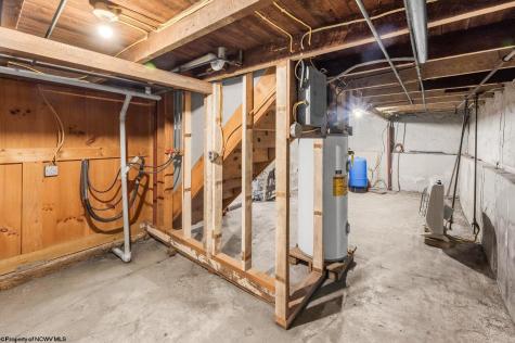 7816 Husky Highway Mannington WV 26582