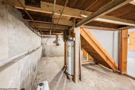 7816 Husky Highway Mannington WV 26582