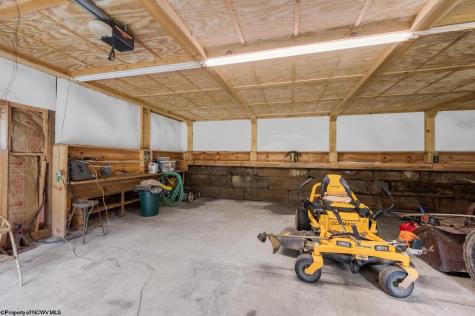 7816 Husky Highway Mannington WV 26582