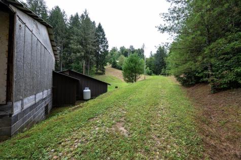7816 Husky Highway Mannington WV 26582