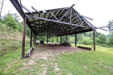 7816 Husky Highway Mannington WV 26582