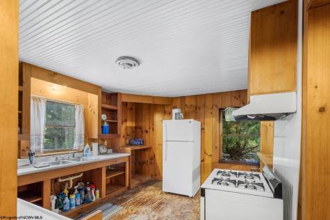 7816 Husky Highway Mannington WV 26582