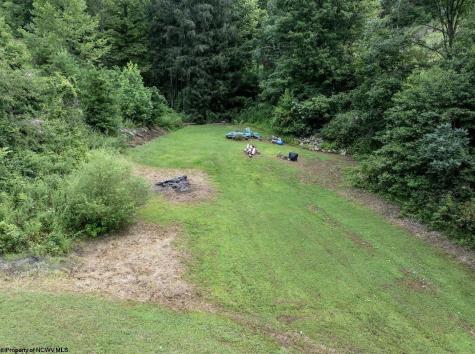 7816 Husky Highway Mannington WV 26582