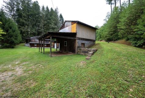 7816 Husky Highway Mannington WV 26582