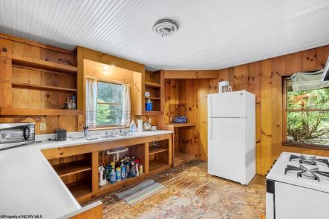 7816 Husky Highway Mannington WV 26582