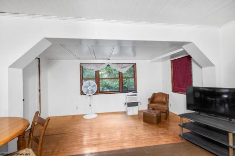 7816 Husky Highway Mannington WV 26582