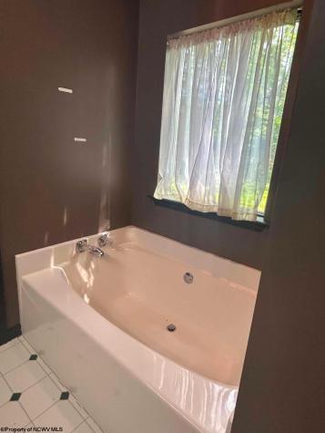 1002 Sherwood Circle Bridgeport WV 26330