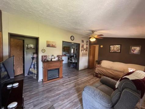 142 Mountain View Lane Philippi WV 26416