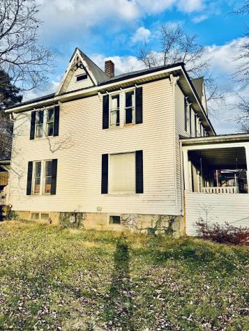 104 Brown Avenue Kingwood WV 26537