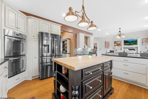 411 N Harwich Circle Morgantown WV 26501-08