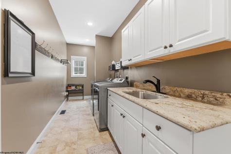 411 N Harwich Circle Morgantown WV 26501-08