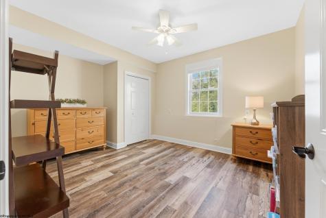 411 N Harwich Circle Morgantown WV 26501-08