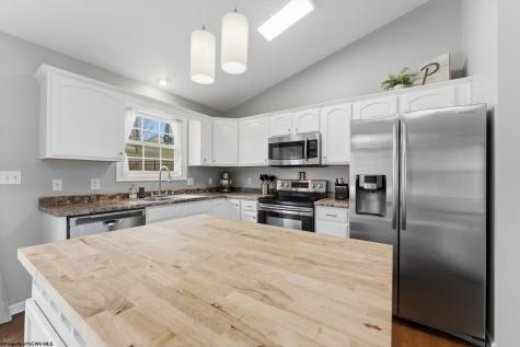 426 Oakmont Court Maidsville WV 26541